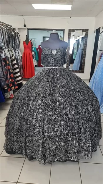 F15-168 : VESTIDO XV ANOS : Alquiler/Venta : Loretta Renta de Vestidos :: Renta de vestidos y accesorios en Matamoros, Tamaulipas, Mexico :: 868 817 2602 F15-168 : VESTIDO XV ANOS : Alquiler/Venta : Loretta Renta de Vestidos :: Renta de vestidos y accesorios en Matamoros, Tamaulipas, Mexico :: 868 817 2602